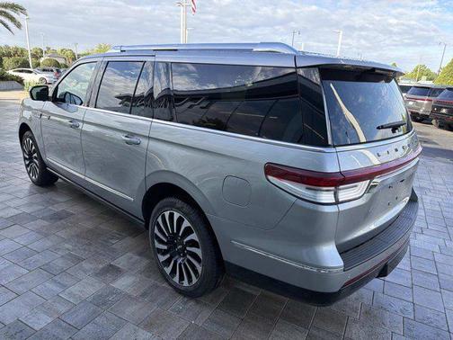 Silver Radiance Metallic Clearcoat 2024 Lincoln Navigator Black Label