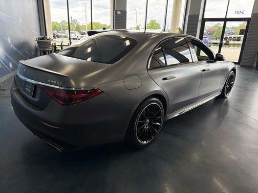 MANUFAKTUR Night Black Magno 2023 Mercedes-Benz S-Class 4MATIC