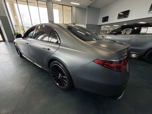 MANUFAKTUR Night Black Magno 2023 Mercedes-Benz S-Class 4MATIC