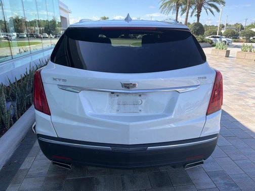 Crystal White Tricoat 2018 Cadillac XT5 Luxury