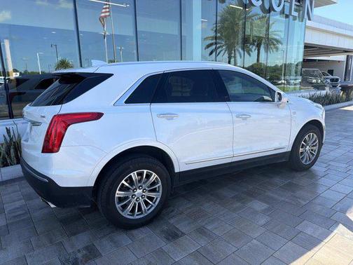 Crystal White Tricoat 2018 Cadillac XT5 Luxury