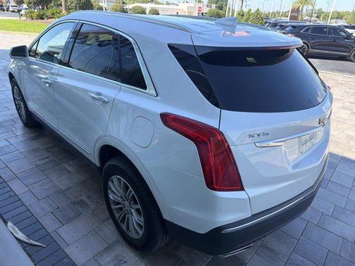 Crystal White Tricoat 2018 Cadillac XT5 Luxury