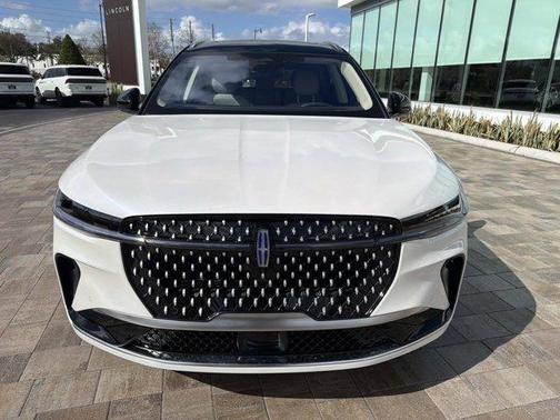 White Platinum Metallic Tri-Coat 2026 Lincoln Nautilus Reserve