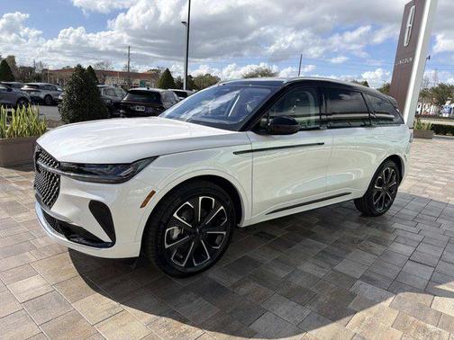 White Platinum Metallic Tri-Coat 2026 Lincoln Nautilus Reserve