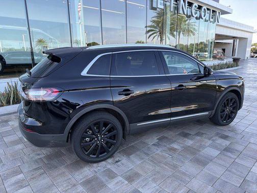 Infinite Black Metallic Clearcoat 2023 Lincoln Nautilus Reserve