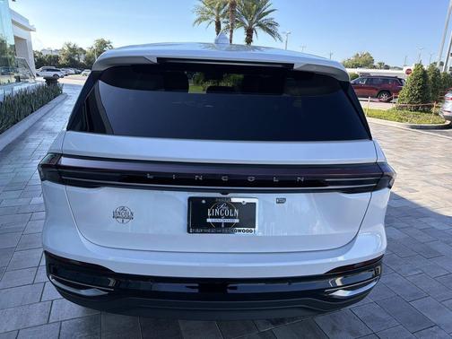 White Platinum Metallic Tri-Coat 2026 Lincoln Nautilus Premiere
