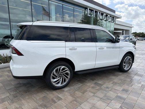 Pristine White Metallic Tri-Coat 2026 Lincoln Navigator Premiere