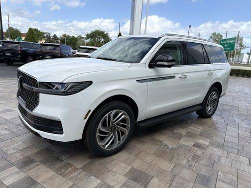 Pristine White Metallic Tri-Coat 2026 Lincoln Navigator Premiere