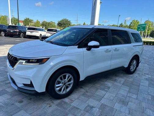 2024 Kia Carnival LX
