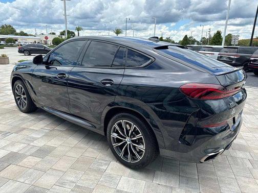 2021 BMW X6 M50i
