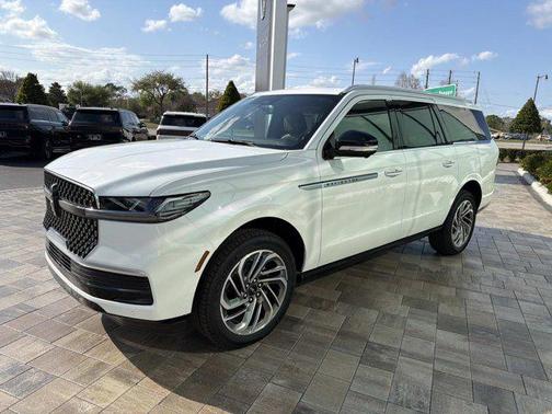 Pristine White Metallic Tri-Coat 2026 Lincoln Navigator Reserve