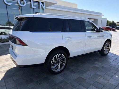 Pristine White Metallic Tri-Coat 2026 Lincoln Navigator Reserve