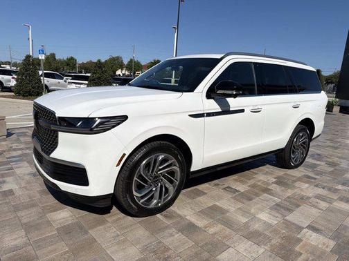 Pristine White Metallic Tri-Coat 2026 Lincoln Navigator Reserve
