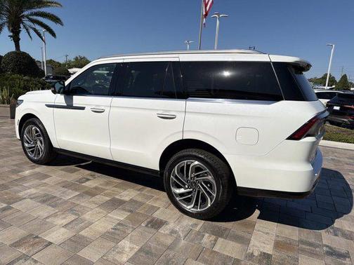 Pristine White Metallic Tri-Coat 2026 Lincoln Navigator Reserve