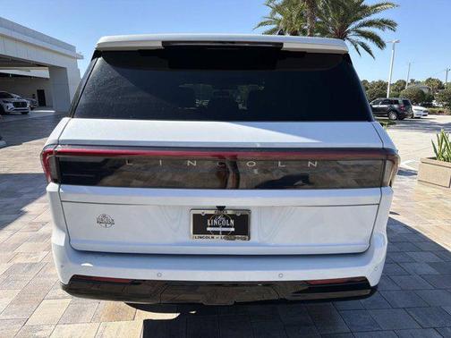 Pristine White Metallic Tri-Coat 2026 Lincoln Navigator Reserve