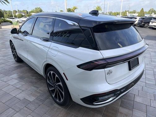 WHITE PLATINUM MET 3C 2024 Lincoln Nautilus Black Label