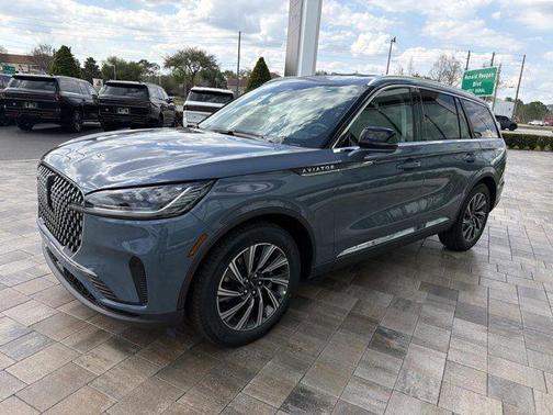 Whisper Blue Metallic Clearcoat 2026 Lincoln Aviator Premiere