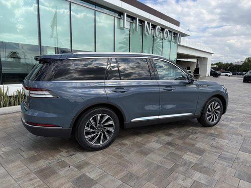 Whisper Blue Metallic Clearcoat 2026 Lincoln Aviator Premiere