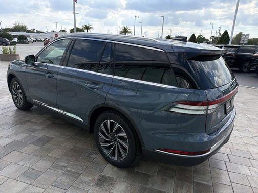 Whisper Blue Metallic Clearcoat 2026 Lincoln Aviator Premiere