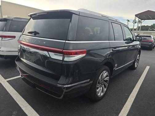 2022 Lincoln Navigator Standard