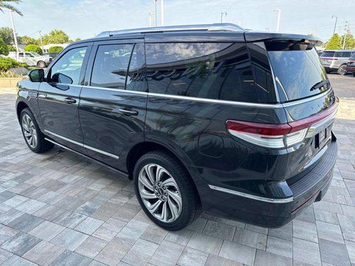 2022 Lincoln Navigator Standard