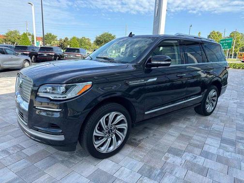 2022 Lincoln Navigator Standard
