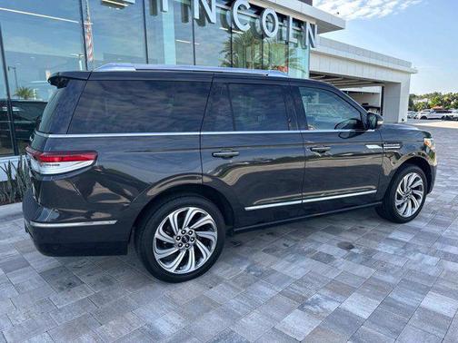 2022 Lincoln Navigator Standard