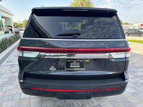 2022 Lincoln Navigator Standard