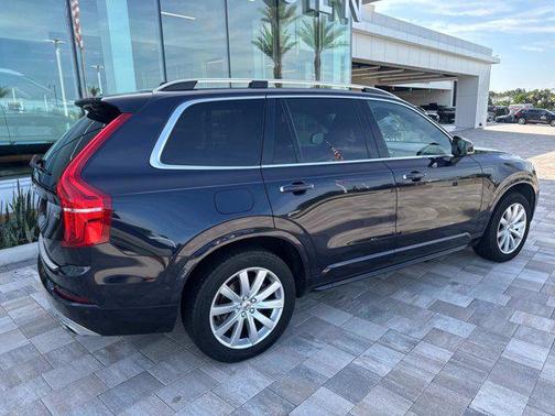 2017 Volvo XC90 T6 Momentum