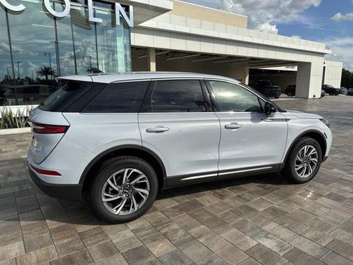 2025 Lincoln Corsair Premiere