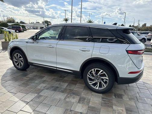 2025 Lincoln Corsair Premiere