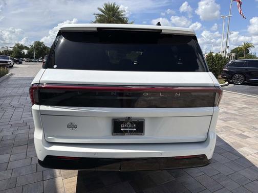 PRISTINE WHITE METALLIC 3C 2026 Lincoln Navigator Reserve