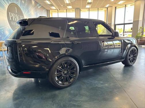 2025 Land Rover Range Rover P530 SE