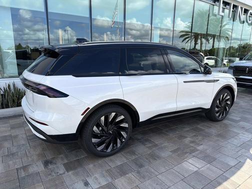 WHITE PLATINUM MET 3C 2026 Lincoln Nautilus Reserve