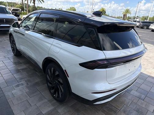 WHITE PLATINUM MET 3C 2026 Lincoln Nautilus Reserve