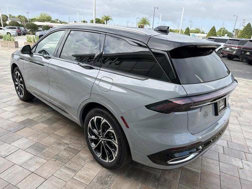 Gray Matter Metallic Clearcoat 2026 Lincoln Nautilus Reserve