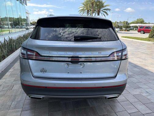 Silver Radiance Metallic Clearcoat 2023 Lincoln Nautilus Standard