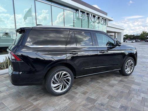 Infinite Black Metallic 2026 Lincoln Navigator Reserve