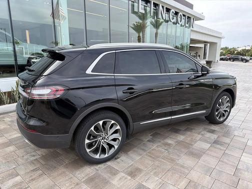 INFINITE BLACK MET CC 2023 Lincoln Nautilus Reserve