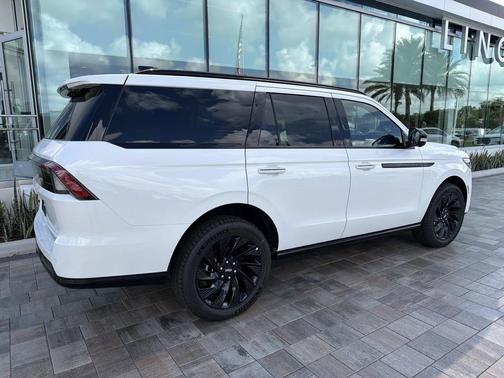 PRISTINE WHITE METALLIC 3C 2026 Lincoln Navigator Reserve