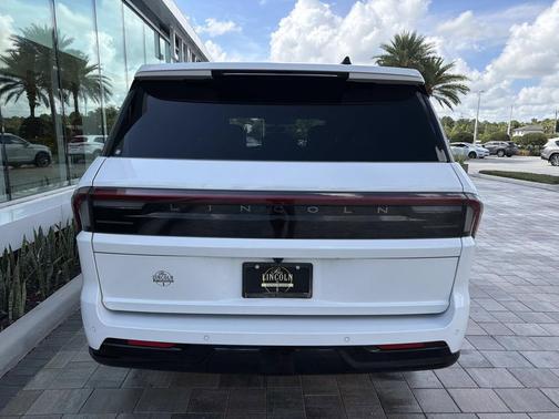PRISTINE WHITE METALLIC 3C 2026 Lincoln Navigator Reserve