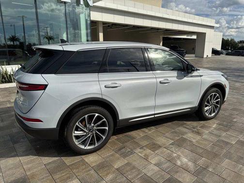 2025 Lincoln Corsair Premiere