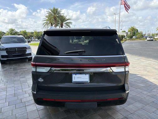 Chroma Caviar Dark Gray Metallic Clearcoat 2024 Lincoln Navigator Black Label