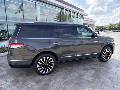 Chroma Caviar Dark Gray Metallic Clearcoat 2024 Lincoln Navigator Black Label