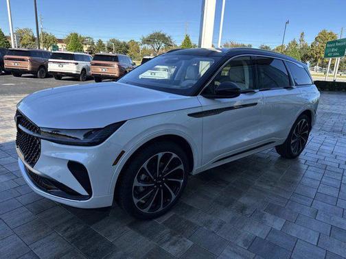 White Platinum Metallic Tri-Coat 2026 Lincoln Nautilus Black Label