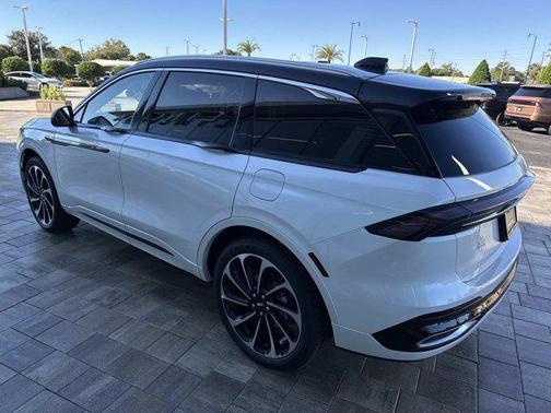 White Platinum Metallic Tri-Coat 2026 Lincoln Nautilus Black Label