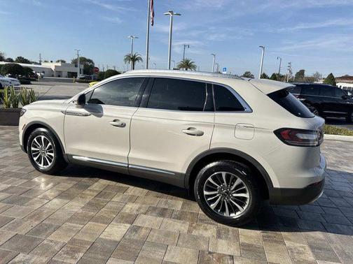 Ceramic Pearl Metallic Tinted Clearcoat 2023 Lincoln Nautilus Reserve