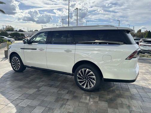 Pristine White Metallic Tri-Coat 2025 Lincoln Navigator Black Label