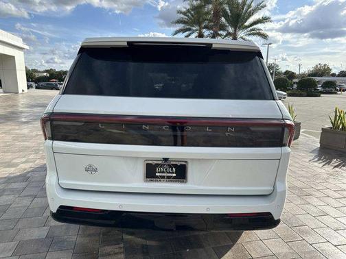 Pristine White Metallic Tri-Coat 2025 Lincoln Navigator Black Label
