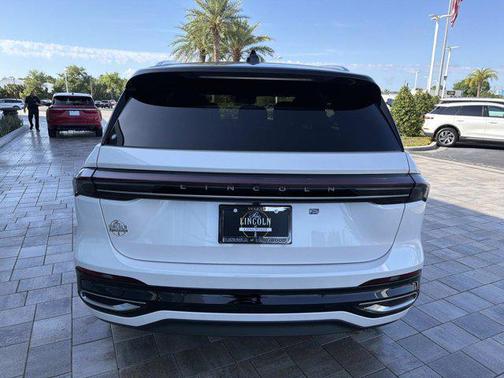 White Platinum Metallic Tri-Coat 2026 Lincoln Nautilus Reserve